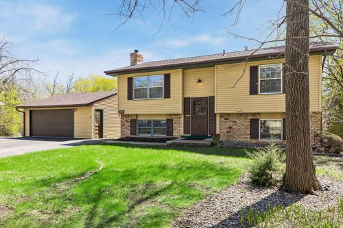 18815 South Ln, Minnetonka, MN, 55345-3145 | Card Image