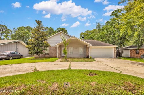 3201 Beachview Dr, Ocean Springs, MS, 39564-7821 | Card Image