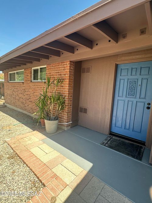 7433 E 18th St, Tucson, AZ, 85710-4906 | Card Image