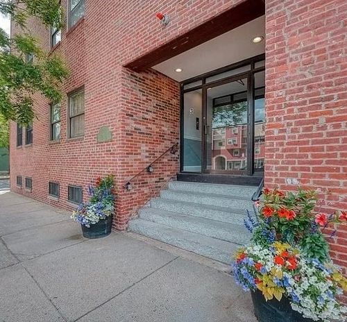 10-3 Essex St, Boston, MA, 02129-1652 | Card Image