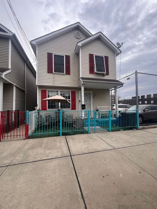 174 Dwight St, Jersey City, NJ, 07305-3204 | Card Image