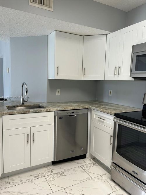 apt-306-8801 Wiles Rd, Coral Springs, FL, 33067-1831 | Card Image