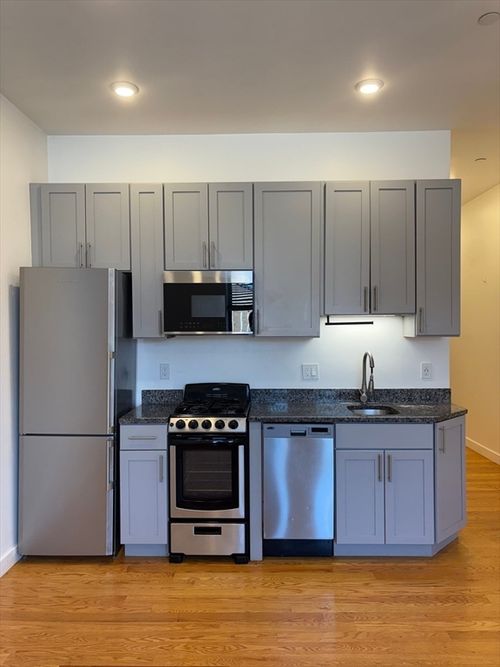 202-64 Market St, Lynn, MA, 01901-1153 | Card Image