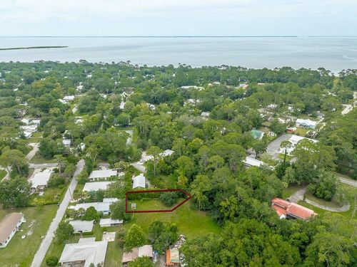 225 B Avenue B, Apalachicola, FL, 32320-1929 | Card Image