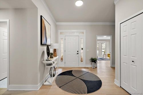 35460 Woodfield Dr, Farmington Hills, MI, 48331-1574 | Card Image