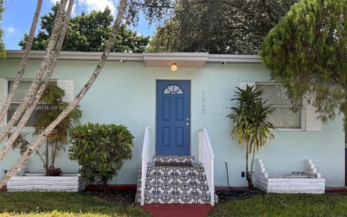 1860 Nw 52nd St, Miami, FL, 33142-3731 | Card Image