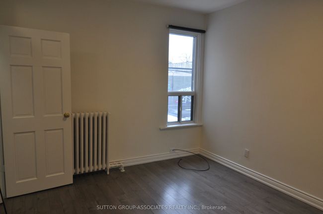 195 Montrose Ave, House attached with 3 bedrooms, 2 bathrooms and null parking in Toronto ON | Image 17