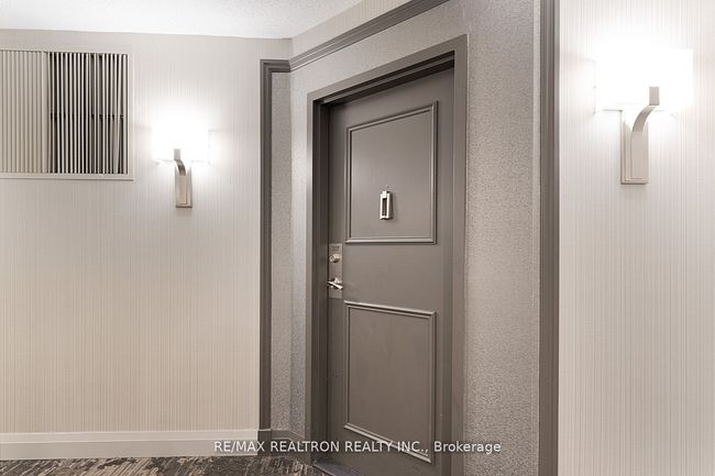 307 - 110 Promenade Cir, Condo with 2 bedrooms, 2 bathrooms and null parking in Vaughan ON | Image 6