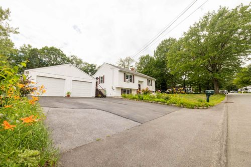 81 Warren Ave, Manchester, NH, 03102-1329 | Card Image