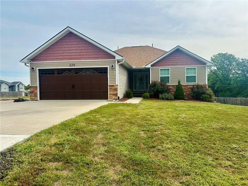 229 Se 141st Rd, Warrensburg, MO, 64093-7589 | Card Image