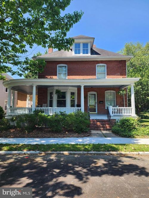 328 N Bradford St, DOVER, DE, 19904-3002 | Card Image