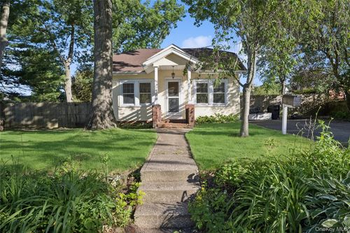 36 Lakeview Ct, Ronkonkoma, NY, 11779-3825 | Card Image