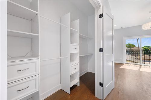 6241 S Woodlawn Ave, Chicago, IL, 60637-3705 | Card Image