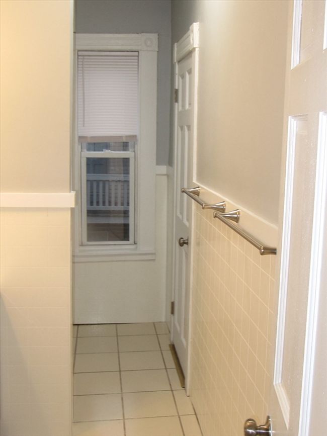 APT-3 - 2 Sturgis St, Condo with 3 bedrooms, 1 bathrooms and null parking in Worcester MA | Image 7