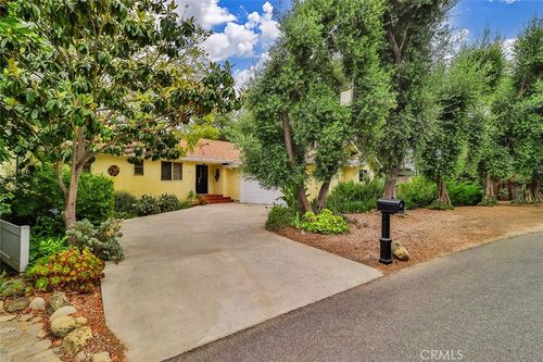 240 Portal St, Oak View, CA, 93022-9771 | Card Image