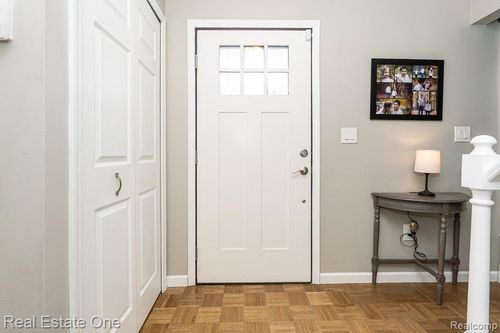 21590 Flanders St, Farmington Hills, MI, 48335-5338 | Card Image