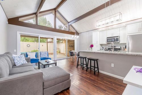 721 Sandpiper Cmn, Livermore, CA, 94551-2664 | Card Image