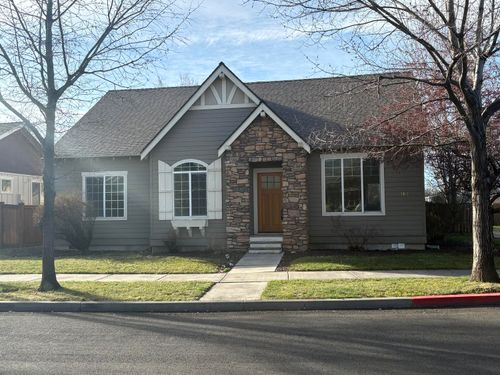 1642 Nw Hemlock Ave, Redmond, OR, 97756-1463 | Card Image