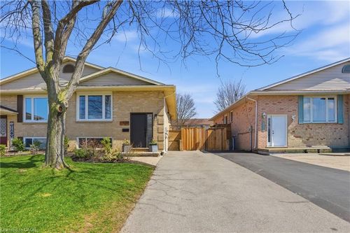 4533 Carriage Rd, Beamsville, ON, L3J0C2 | Card Image