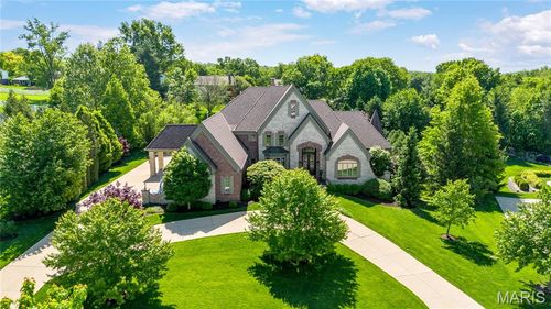 1215 Devonworth Dr, Town And Country, MO, 63017-8448 | Card Image
