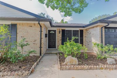 2207 Southern Oaks Drive, House other with 4 bedrooms, 2 bathrooms and 4 parking in Austin TX | Image 2