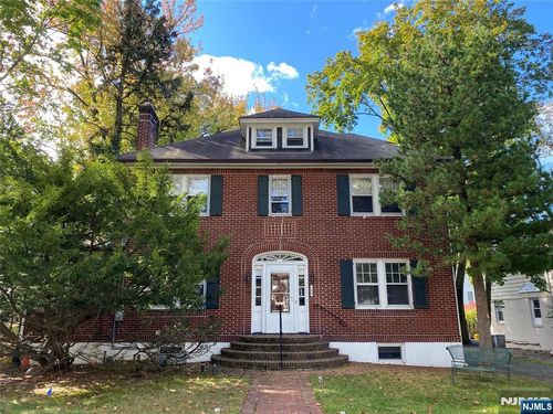 564 Warwick Ave, Teaneck, NJ, 07666-2927 | Card Image