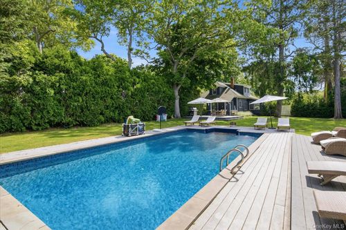 255 Sunset Ave, Westhampton Beach, NY, 11978-2037 | Card Image
