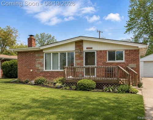 33251 Parkwood St, Westland, MI, 48186-4891 | Card Image