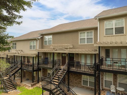 3950 Cherokee Woods Way, Knoxville, TN, 37920-2275 | Card Image