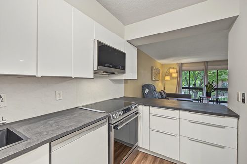 215-3200 Virginia Ave S, Saint Louis Park, MN, 55426-3634 | Card Image