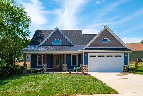 2509 Forest Dr, WAYNESBORO, VA, 22980-2094 | Card Image