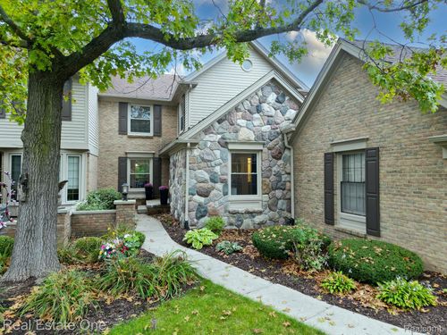 4775 Pine Eagles Dr, Brighton, MI, 48116-9760 | Card Image