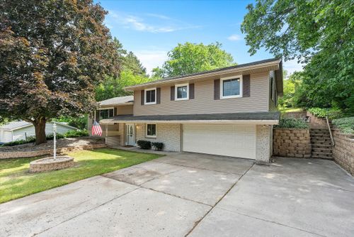 310 Maple Ct, Random Lake, WI, 53075-1779 | Card Image