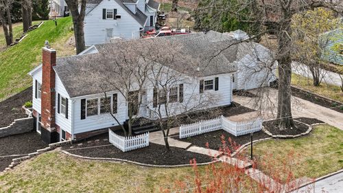 315 Crestline Dr, Bettendorf, IA, 52722-4022 | Card Image