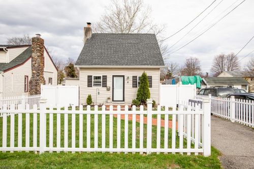 8 Navajo Ave, Lake Hiawatha, NJ, 07034-2709 | Card Image