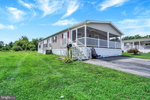 113 W Abington Cir, STEWARTSTOWN, PA, 17363-8802 | Card Image