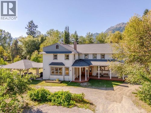 9 Park Cres, Fernie, BC, V0B1M3 | Card Image