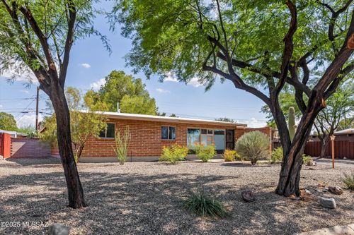 7438 E Calle La Vega, Tucson, AZ, 85710-3716 | Card Image
