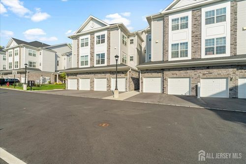 33 Veterans Way, Morris Plains, NJ, 07950-2473 | Card Image