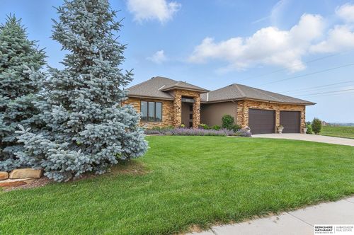 18652 Webster Cir, Elkhorn, NE, 68022-3948 | Card Image