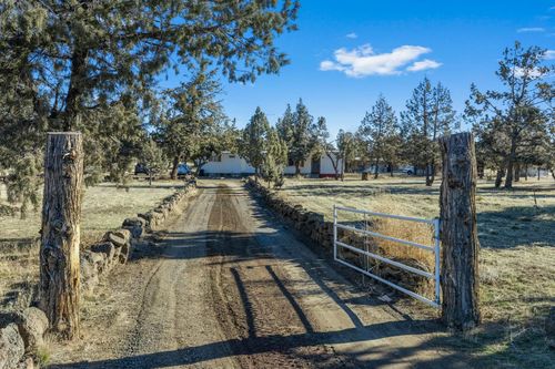 3240 Ne 21st Dr, Redmond, OR, 97756-8540 | Card Image