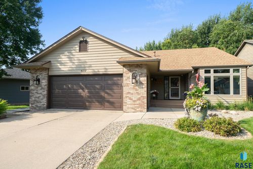 5117 E Blueridge Dr, Sioux Falls, SD, 57110-5520 | Card Image
