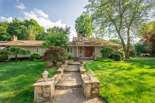 6 Cambridge Dr, Smithtown, NY, 11787-4833 | Card Image