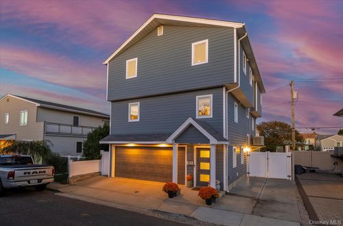 12 Vinton St, Long Beach, NY, 11561-2608 | Card Image