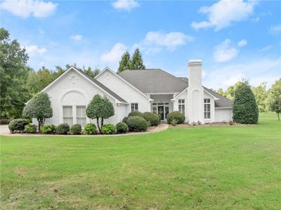 4706 Bedford Gln, House other with 3 bedrooms, 2 bathrooms and 2 parking in Flowery Branch GA | Image 2