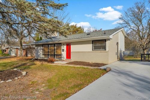 29676 Westbrook Pkwy, Southfield, MI, 48076-1775 | Card Image