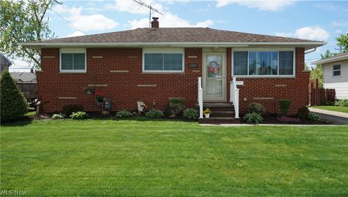 5716 Champaign Ave, Brook Park, OH, 44142-2515 | Card Image