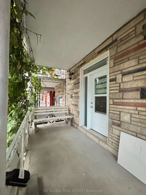 main-floor-475 Ossington Ave, Toronto, ON, M6G3T3 | Card Image