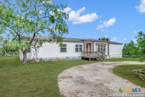 6 River Bluff Dr, Lytle, TX, 78052-3718 | Card Image