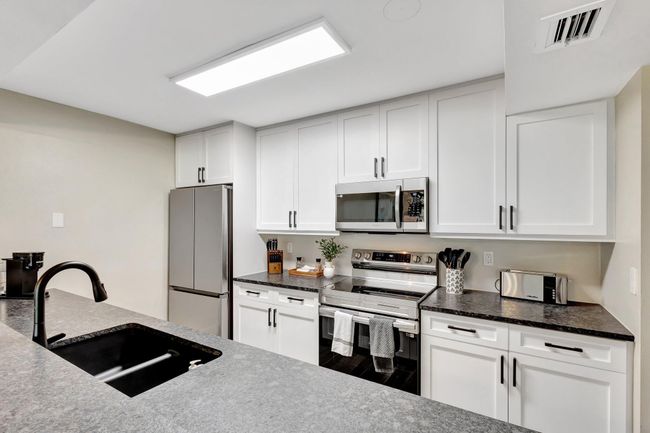 295 Old Meadow Way, Condo with 2 bedrooms, 2 bathrooms and null parking in Palm Beach Gardens FL | Image 8